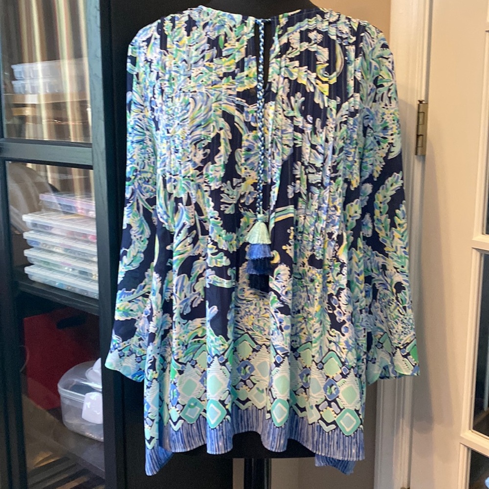Lilly Pulitzer blouse, size large.